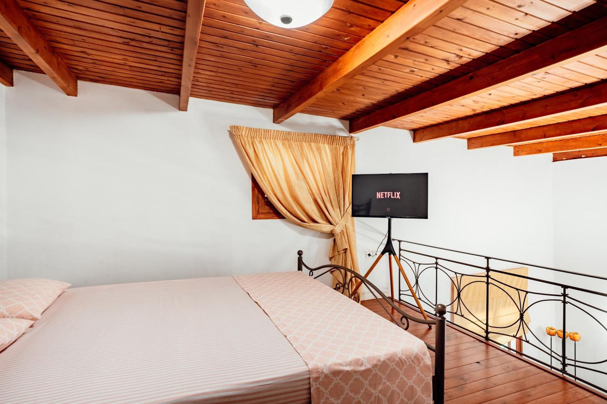 Dm Elegant And Charming Villa Foinikia  ภายนอก รูปภาพ
