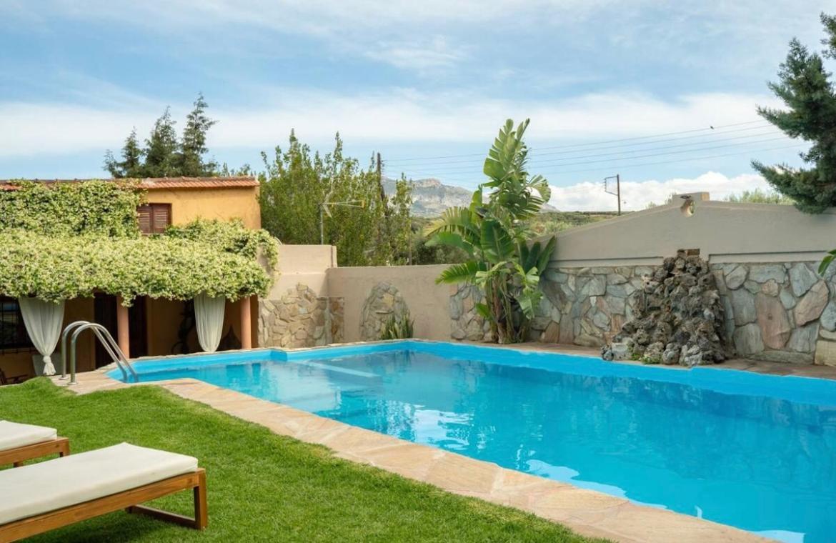 Dm Elegant And Charming Villa Foinikia  ห้อง รูปภาพ