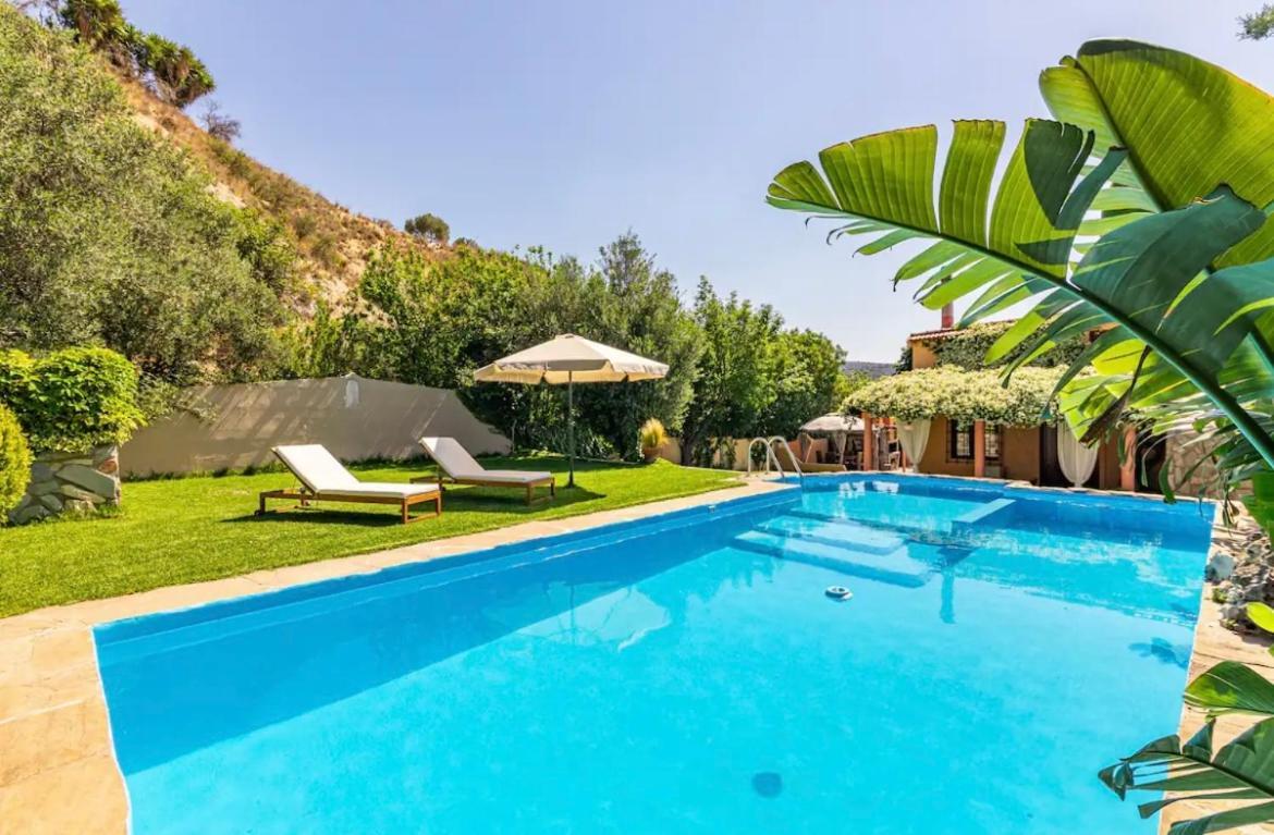 Dm Elegant And Charming Villa Foinikia  ห้อง รูปภาพ